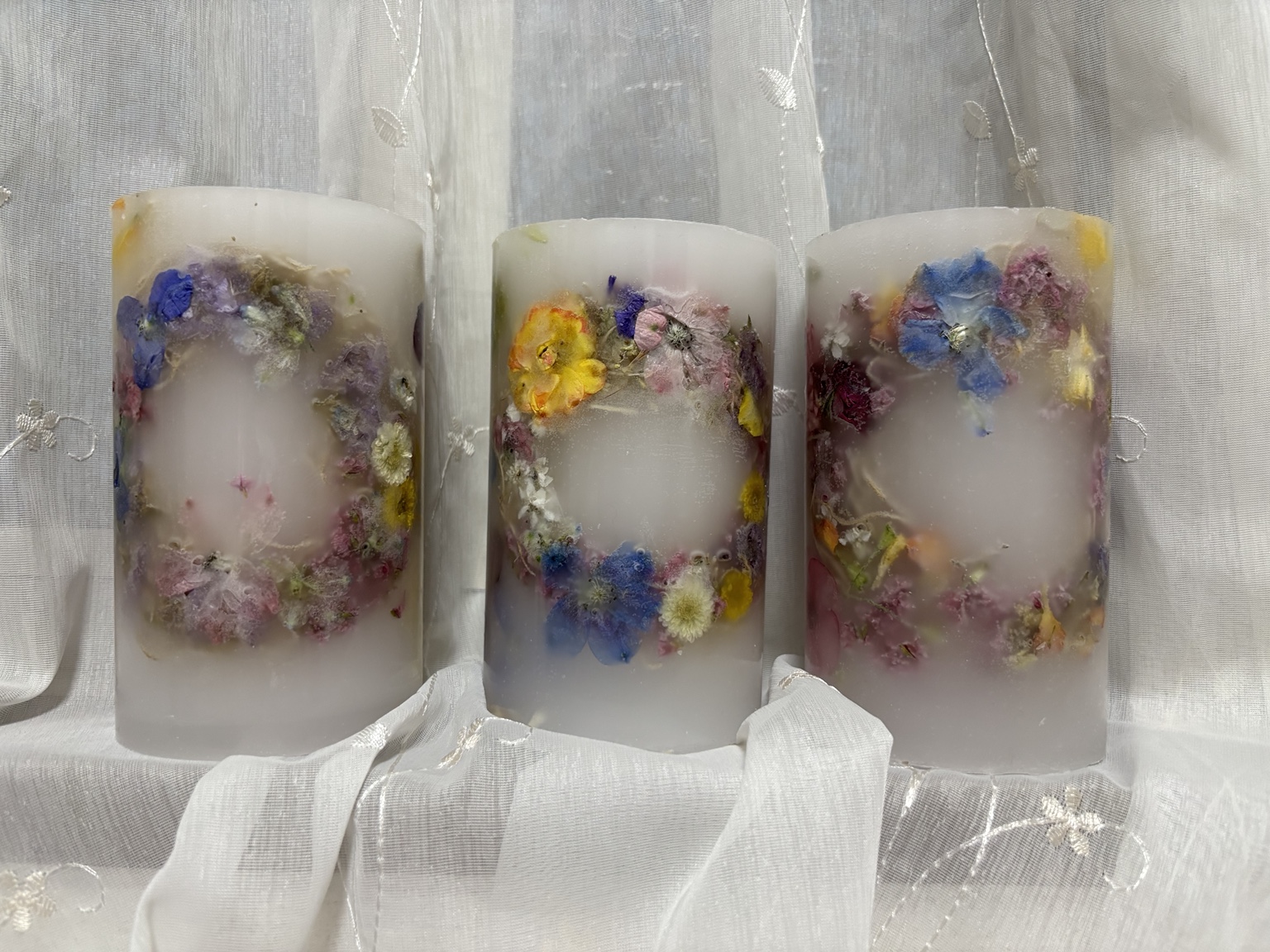 季節の花を閉じ込めた花灯りのキャンドル